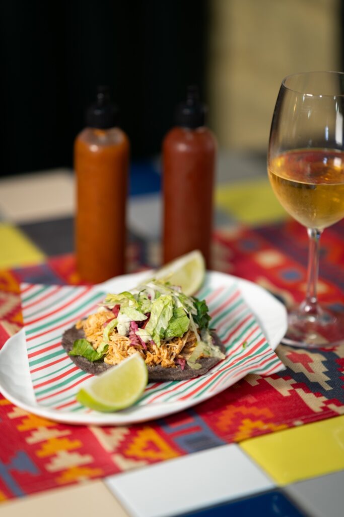 pairing Tsitska natural white wine with chicken taco (taco de pollo)