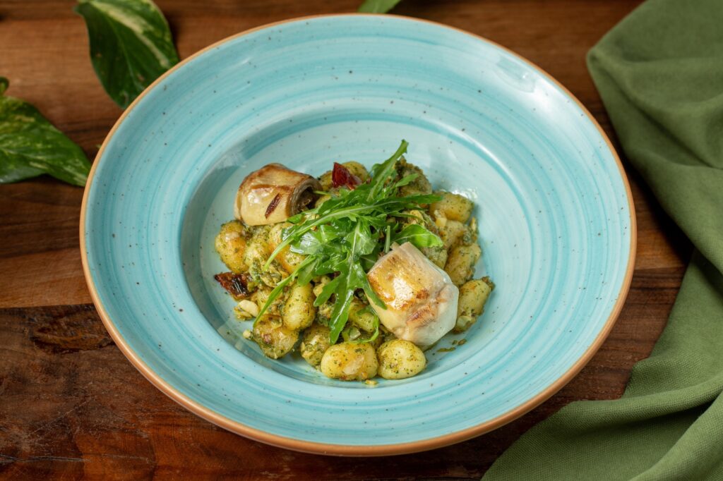 Living Vino: gnocchi with pesto and artichokes